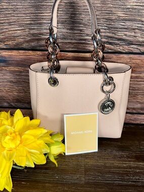 Michael Kors Cynthia small satchel in a blush pink Saffiano leather!